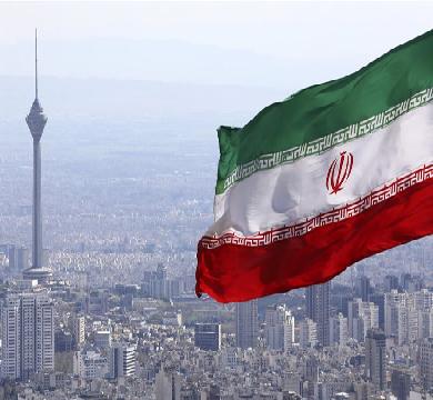 إيران تطلب تغير دولة التسجيل ورفع اعلام دول صديقة لعبور مضيق هرمز وشركات الشحن ترفض